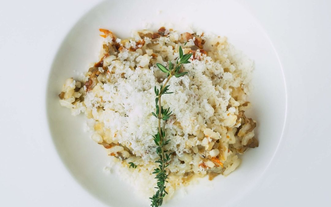 Risotto con tomate seco y champińones