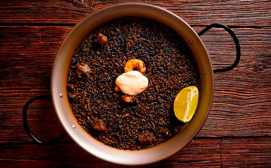 Arroz negro con gambas