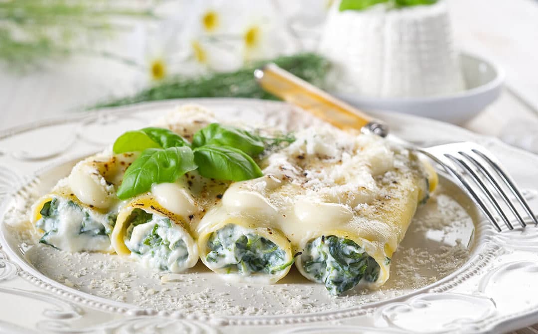 Canelones de acelgas con salsa de queso