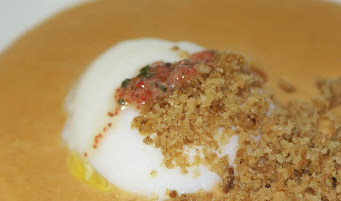 crema-de-ajoarriero-con-huevo-escalfado