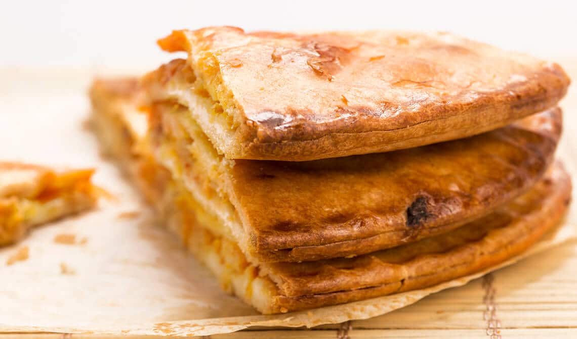 empanada-rellena-de-setas-y-langostinos