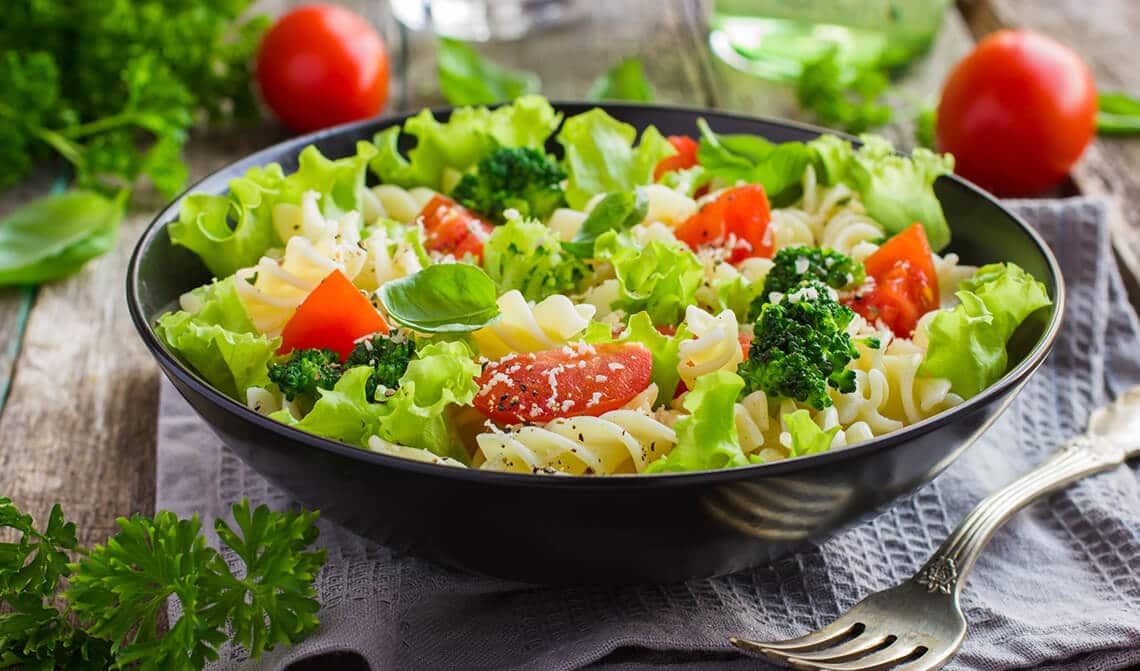 ensalada-de-pasta-con-rosbif-de-atún