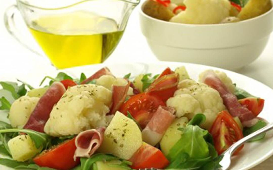 Ensalada de jamón serrano con coliflor