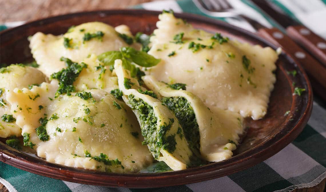 Raviolis de espinacas con mermelada de pimientos verdes