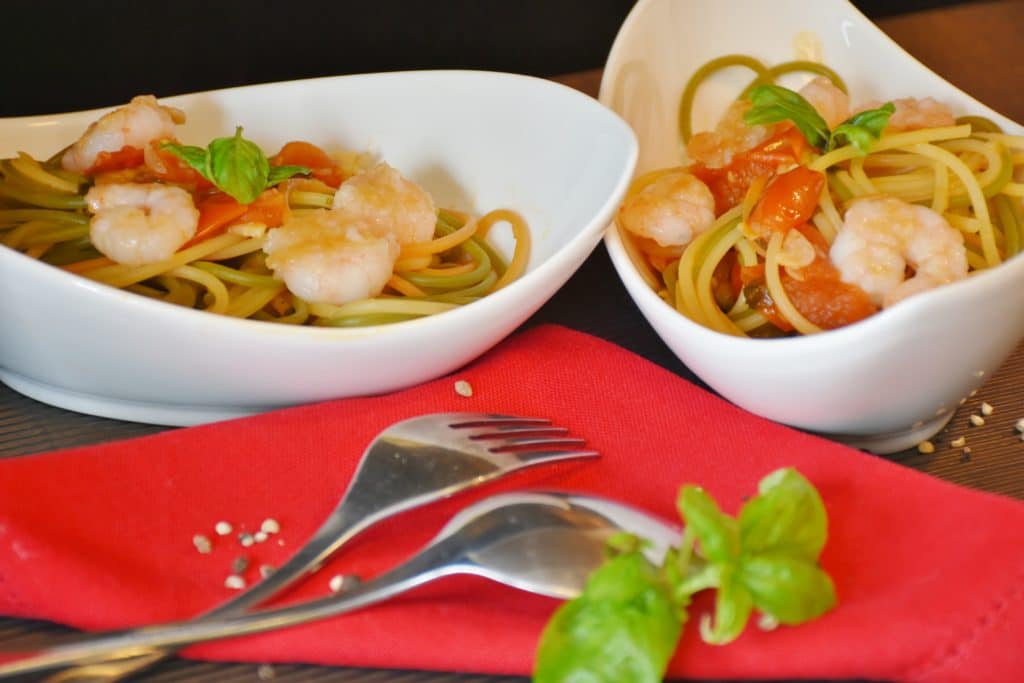 Pasta con verduras y gambas