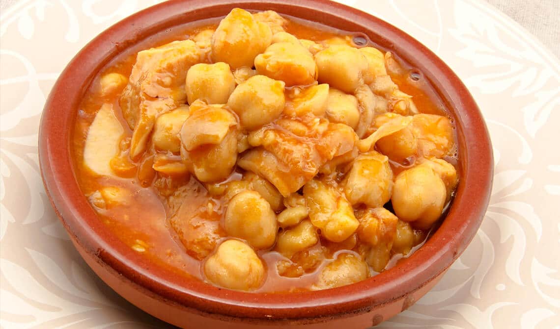 Cazuela-de-callos-con-garbanzos