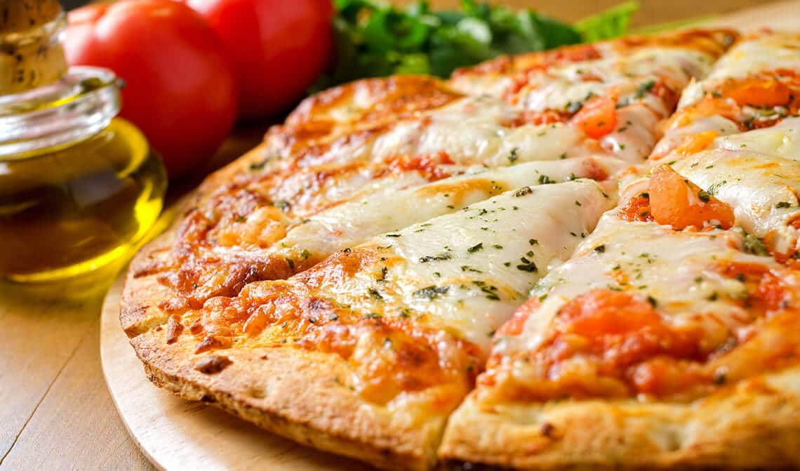 Pizza con tomate