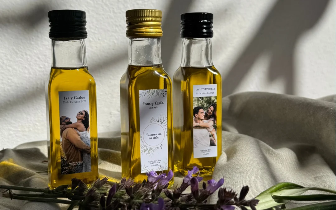 Personalized olive oil bottles to entertain guests and enhance your brand image!
